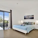 212 Elegant, Renovated, Confortable