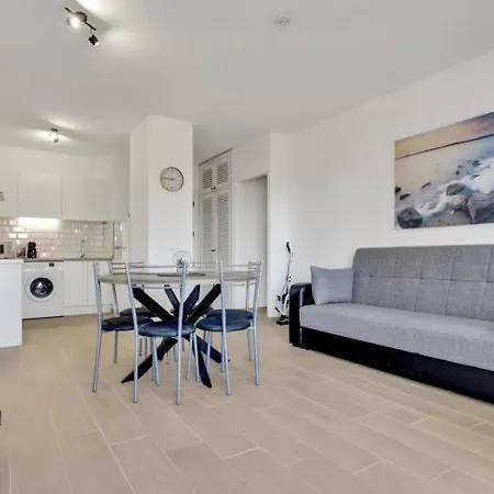 Lejlighed 212 Elegant, Renovated, Confortable *