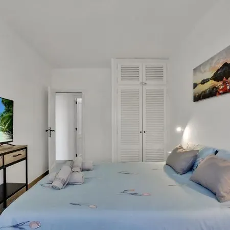 212 Elegant, Renovated, Confortable דירה *